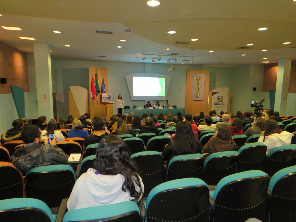 Suicídio na adolescência e juventude é debatido em Mesa Redonda realizada pelo CRP-12