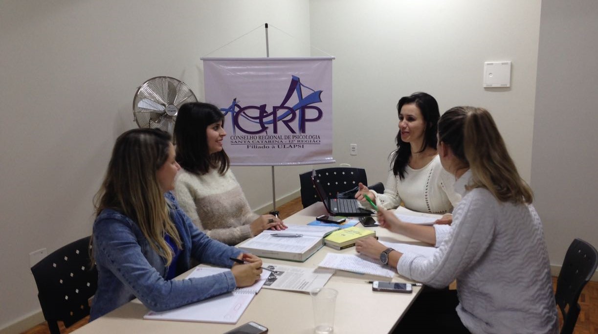 Grupo de estudo debate Psicologia da Saúde e Hospitalar em Criciúma